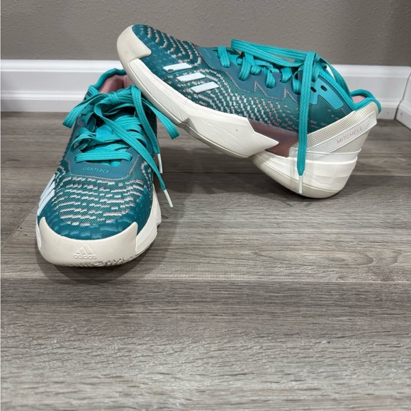 Adidas D.O.N. Issue 4 Grade Basketball Shoe - Picture 4 of 13